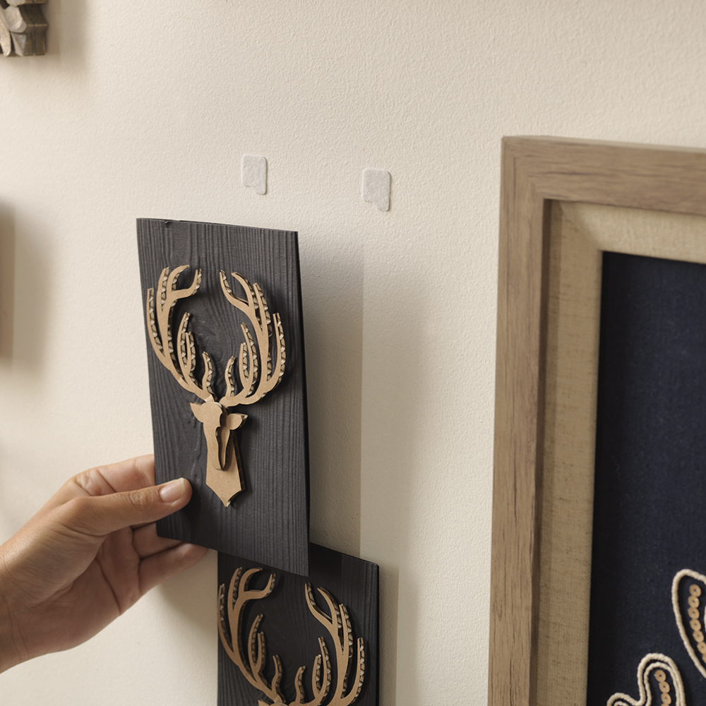 VELCRO® Brand HANGables® Picture Hanging Corners