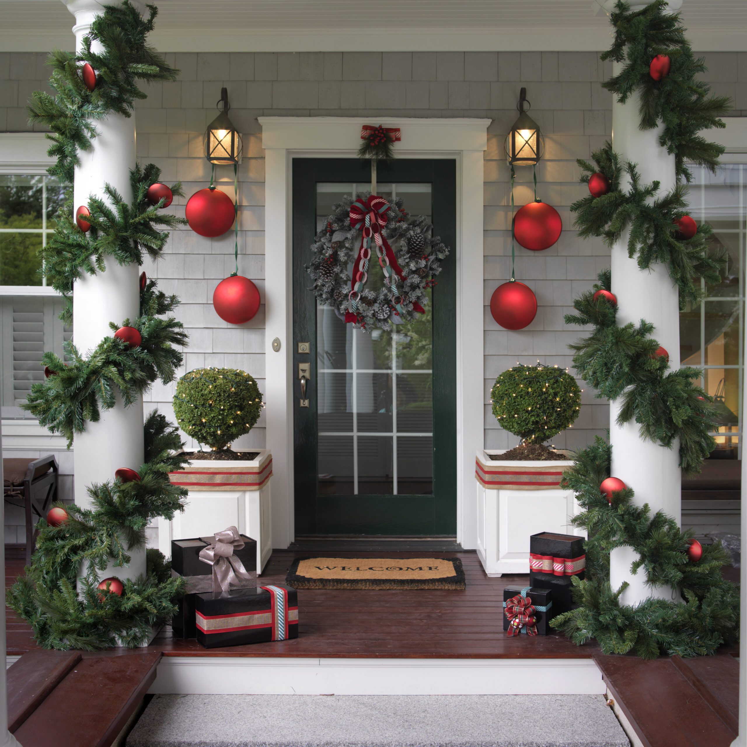 VELCRO<sup>®</sup> Brand Holiday Garland Ties for Hanging Garlands, Lights or Wreath