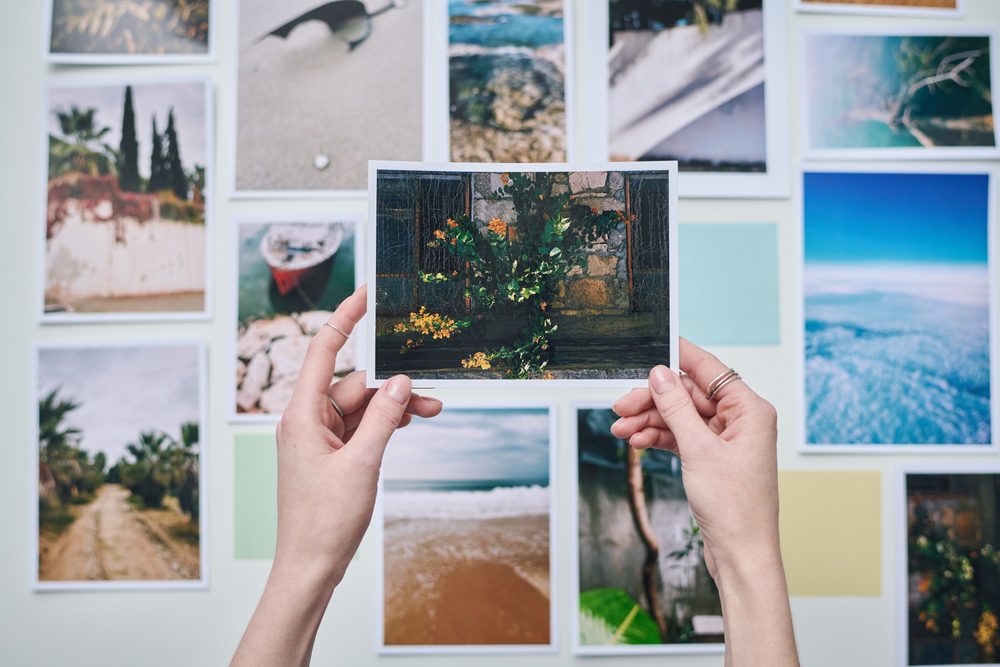 Photo wall inspiration for student dorm room