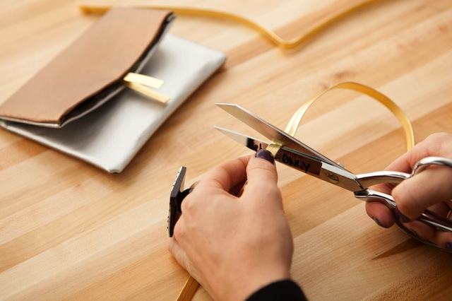 Brit_VELCRO®_Clutch_Fashion_DIY