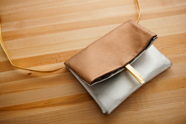 Brit_VELCRO®_Brand_CLutch