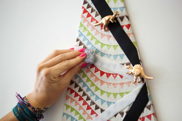 Details_VELCRO®_Brand_Tree_Xmas