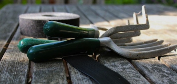 VELCRO®_Brand_Gardening_Tools_Organization
